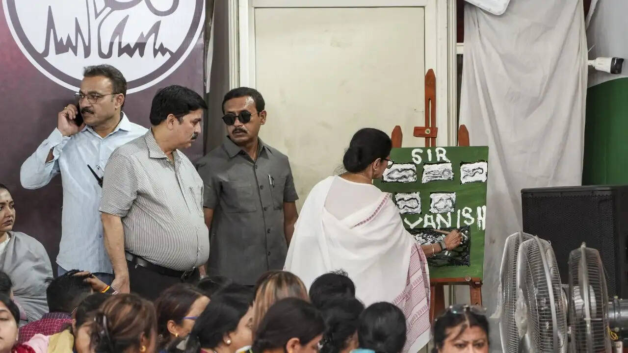 पश्चिम बंगाल चुनाव 2026: M फैक्टर से SIR की ओर बढ़ता राजनीतिक परिदृश्य