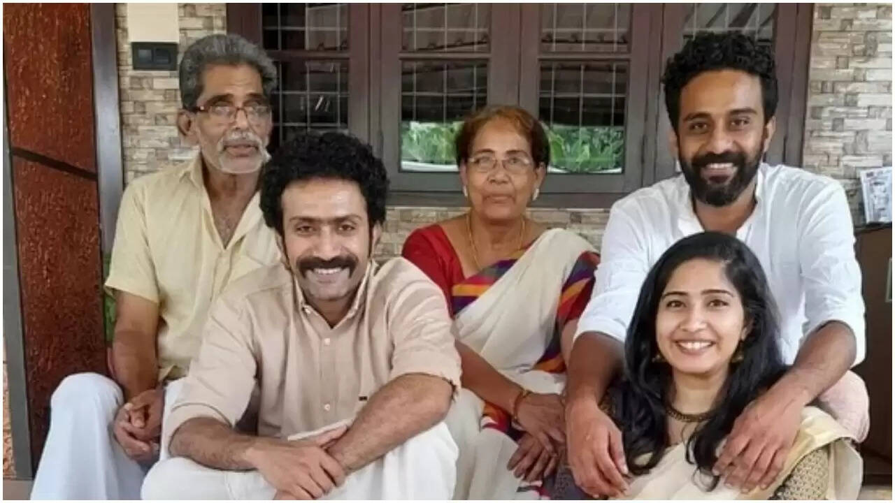शाइन टॉम चाको के पिता का निधन, परिवार में शोक की लहर