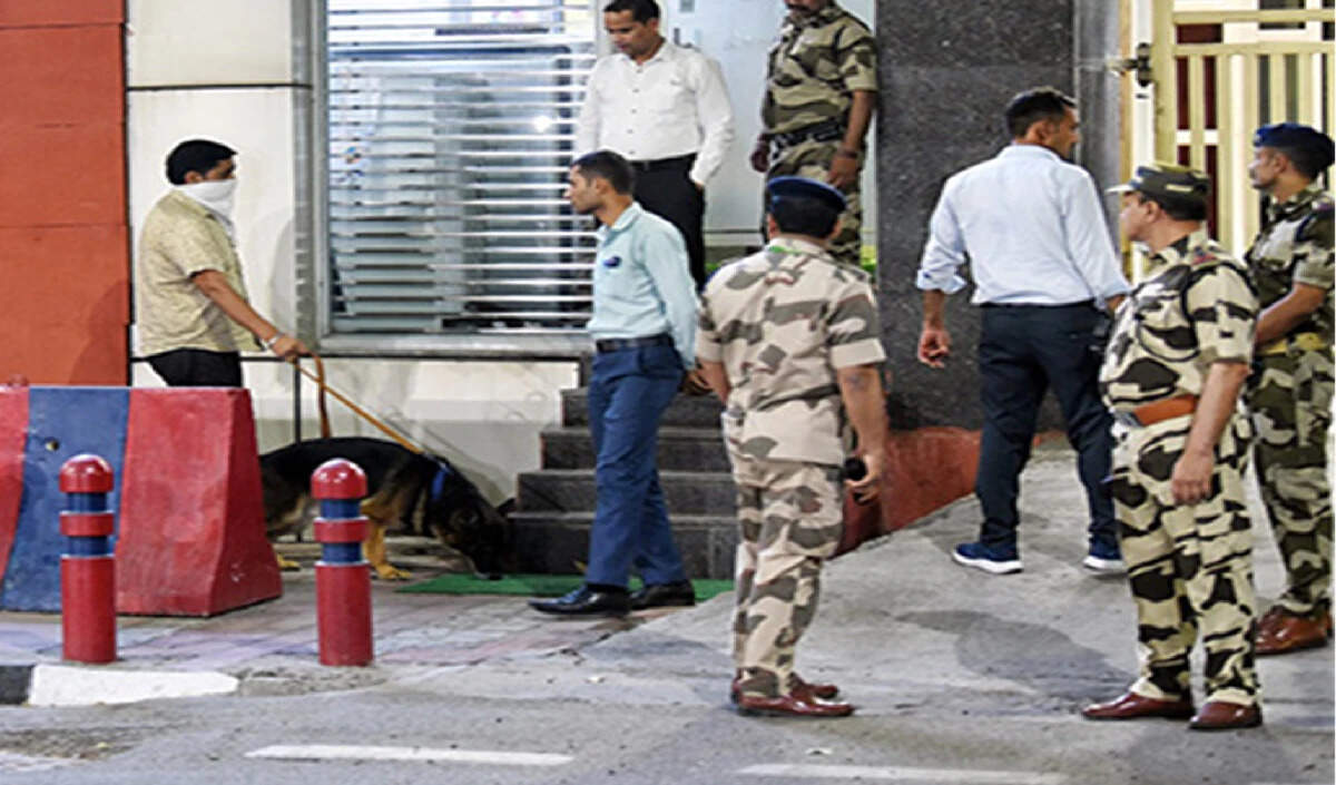 बांग्लादेश में अमेरिकी भाड़े के सैनिक की गिरफ्तारी: क्या है साजिश का सच?