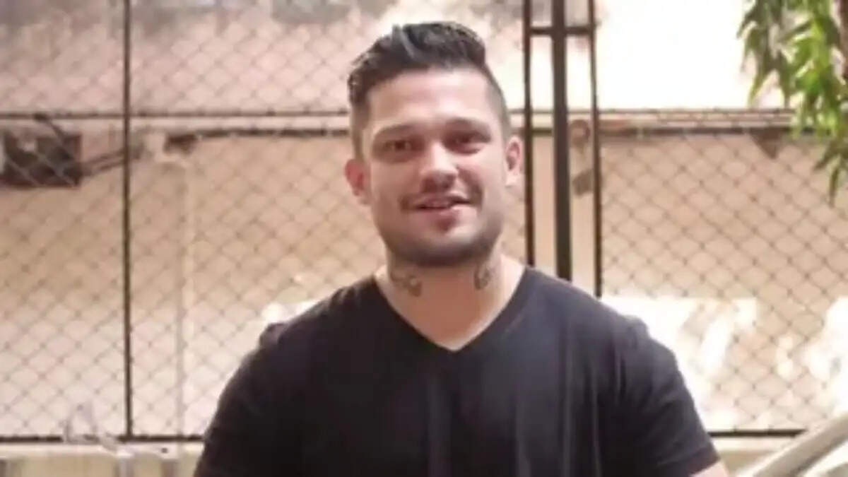 सिद्धार्थ भारद्वाज का चौंकाने वाला खुलासा: पिता पर कुत्ते की चेन से हमला