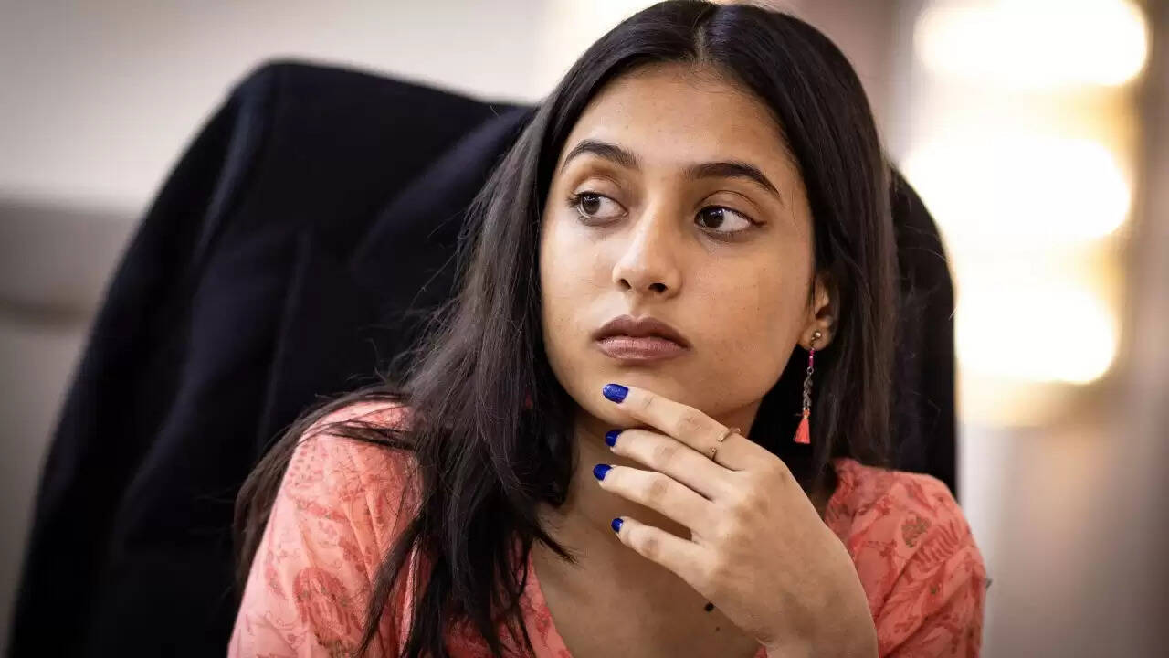 दिव्या देशमुख ने हरिका द्रोणावल्ली को हराकर FIDE महिला वर्ल्ड कप सेमीफाइनल में बनाई जगह