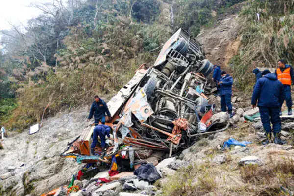 नेपाल में बस दुर्घटना: आठ लोगों की मौत, 16 घायल