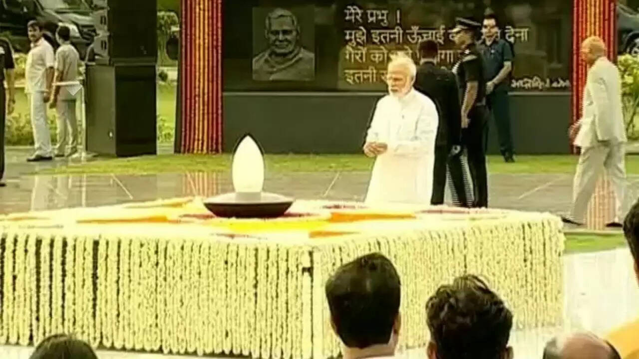 प्रधानमंत्री मोदी ने अटल बिहारी वाजपेयी की पुण्यतिथि पर दी श्रद्धांजलि