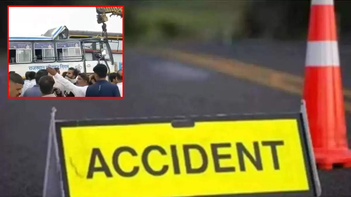 संगरिया में सड़क दुर्घटना: दो युवकों की जान गई, 10 घायल