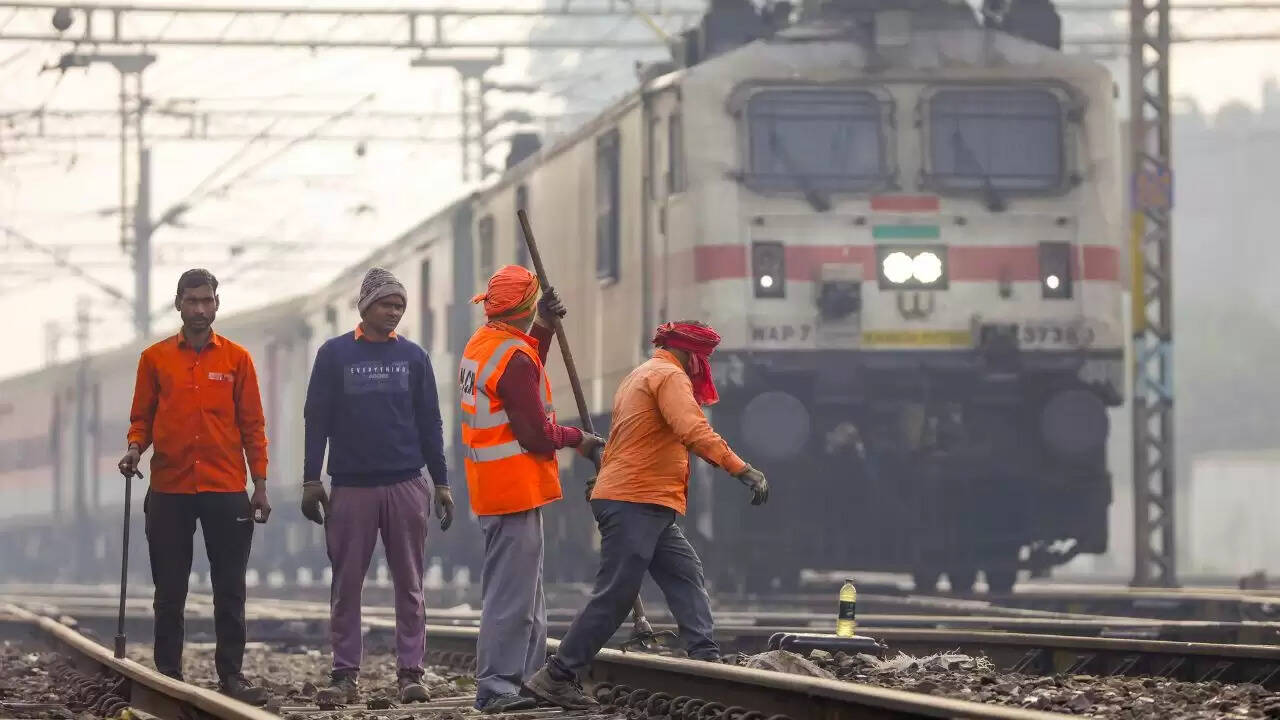 भारतीय रेलवे ने कबाड़ बेचकर कमाए 6813 करोड़ रुपये, बढ़ी आय