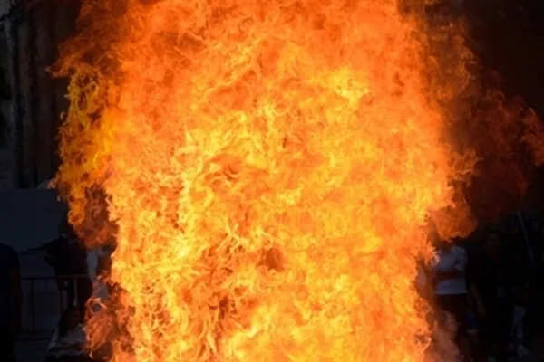 दिल्ली के गुड़ मंडी में झुग्गियों में आग, लोग सुरक्षित बाहर निकले
