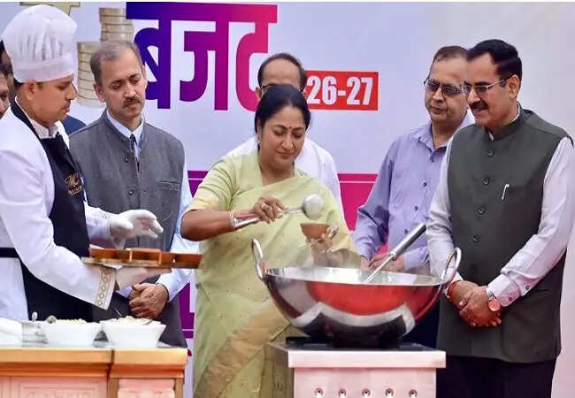 दिल्ली के मुख्यमंत्री रेखा गुप्ता ने शहीद दिवस पर खीर समारोह का आयोजन किया