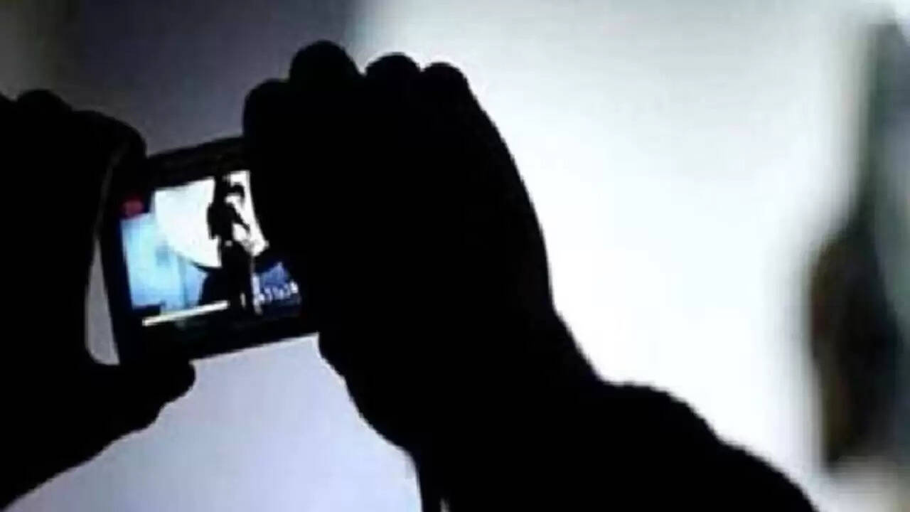 अशोकनगर जिला अस्पताल में अश्लील हरकतों का मामला, प्रशासन की सुरक्षा पर उठे सवाल