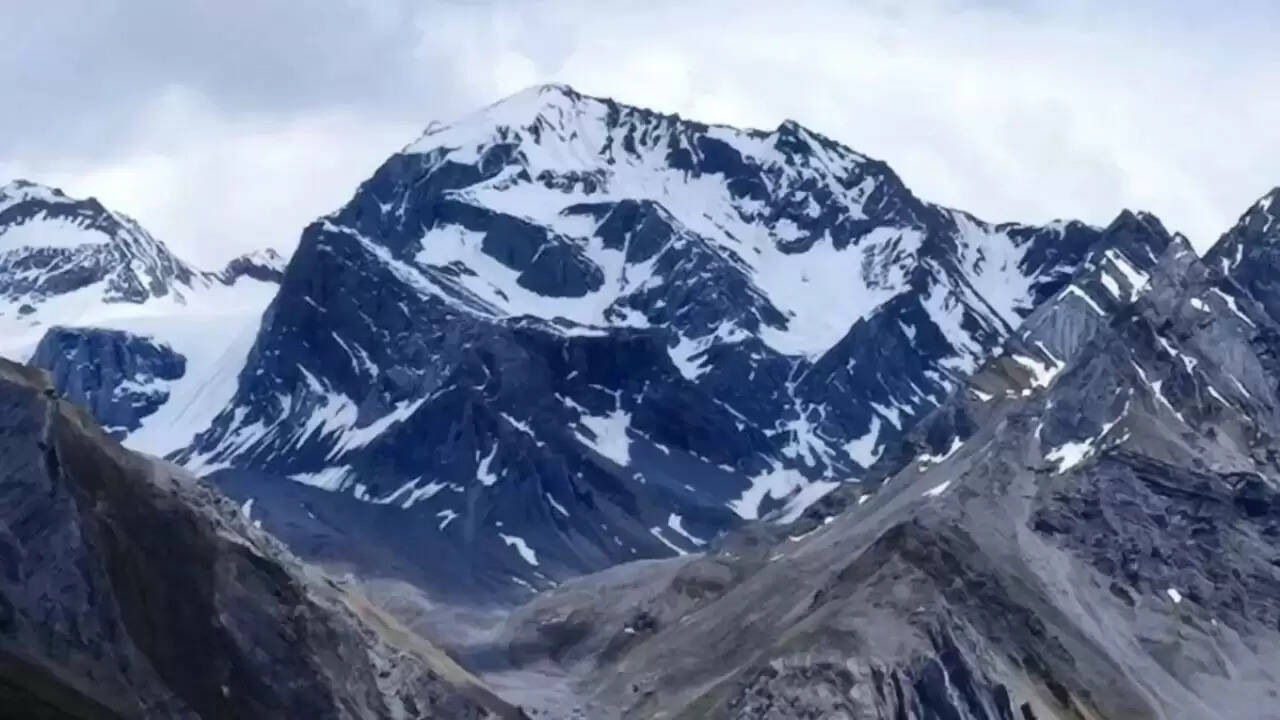 कैलाश मानसरोवर यात्रा: ओम पर्वत का अद्भुत रहस्य और आध्यात्मिक महत्व
