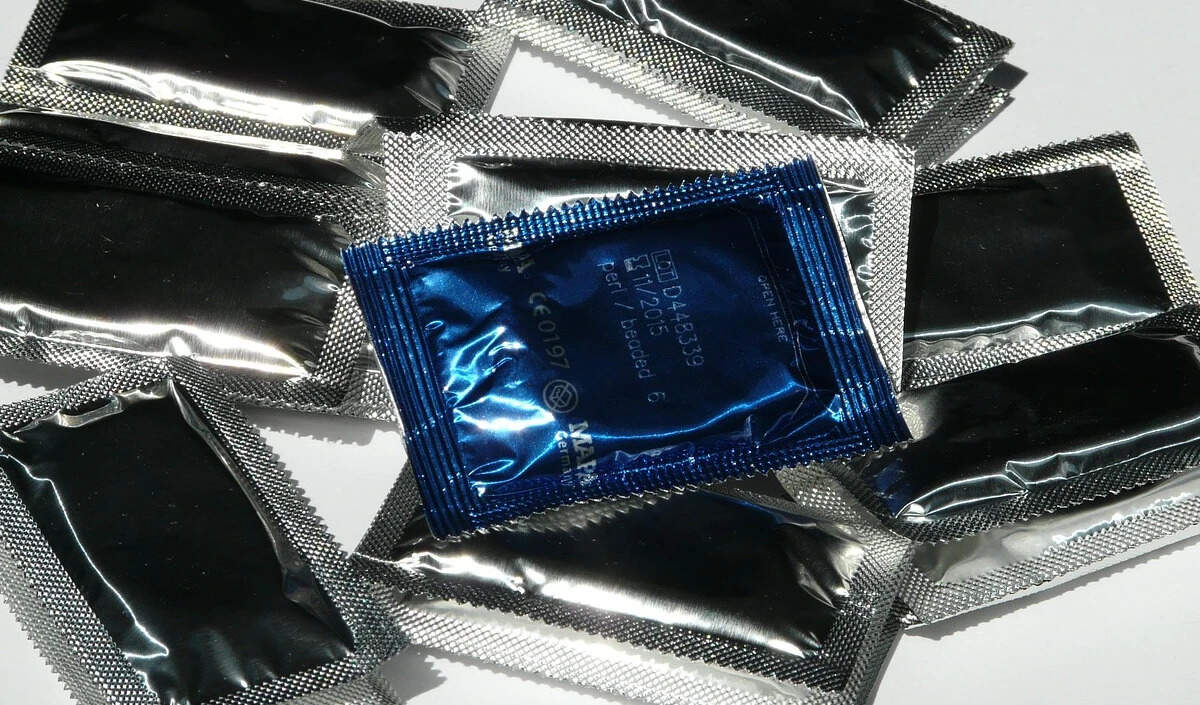 कंडोम की एक्सपायरी डेट: क्या आपको सच में चिंता करनी चाहिए?