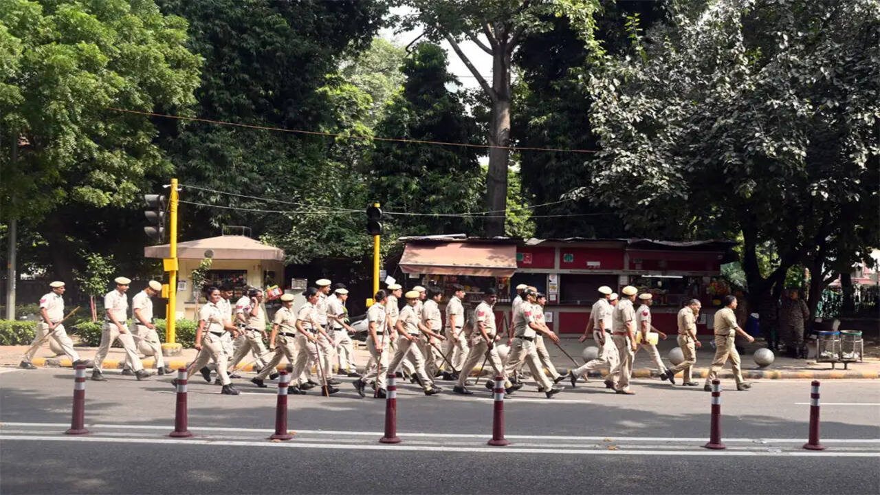 दिल्ली पुलिस के खिलाफ पत्रकारों पर SC/ST एक्ट का मामला