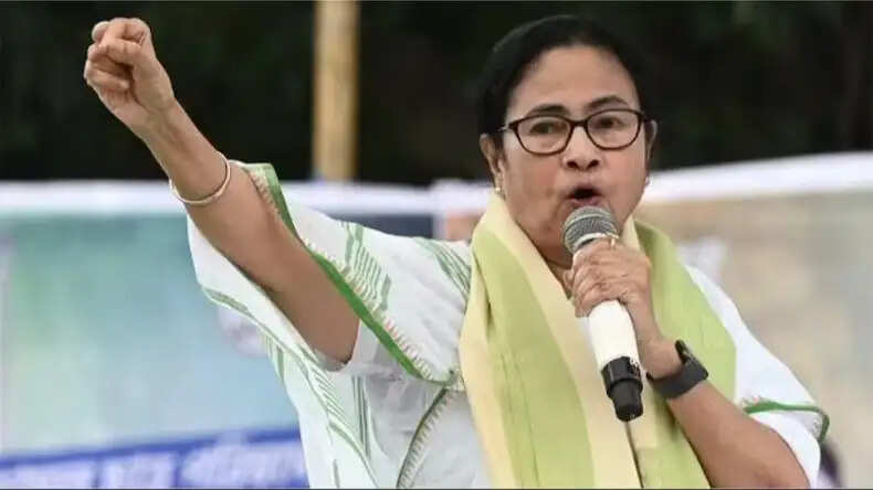 ममता बनर्जी ने पार्टी विरोधी गतिविधियों के चलते दो विधायकों को निकाला