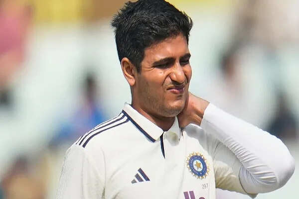 शुभमन गिल अस्पताल में भर्ती, दक्षिण अफ्रीका के खिलाफ टेस्ट मैच में खेलना संदिग्ध