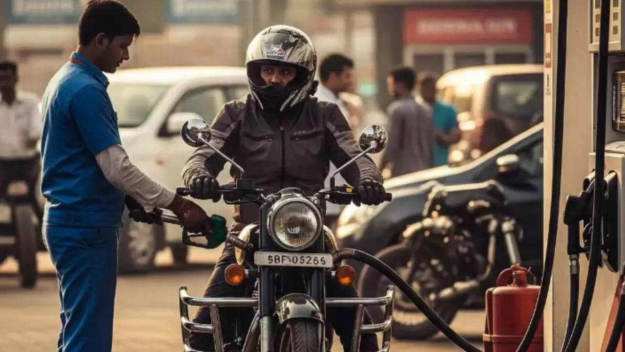 भोपाल और इंदौर में हेलमेट न पहनने पर पेट्रोल नहीं मिलेगा