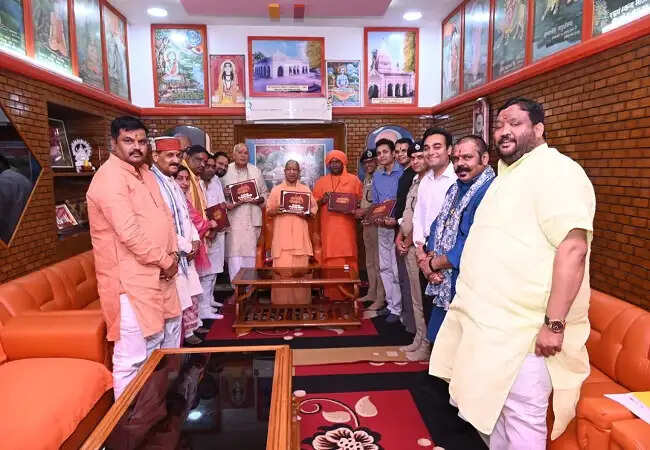 देवीपाटन धाम की आध्यात्मिक धरोहर पर कॉफी टेबल बुक का विमोचन