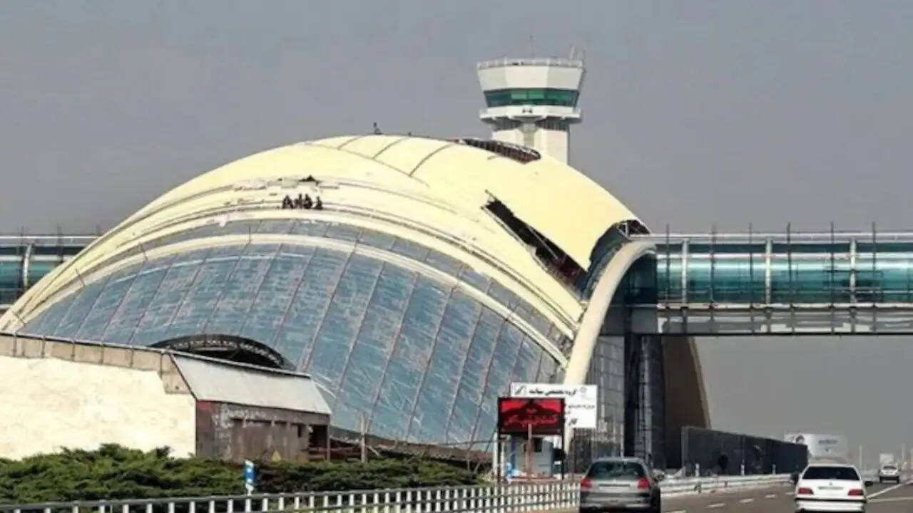 तेहरान एयरपोर्ट पर फिर से शुरू हुई उड़ानें, अमेरिका-ईरान वार्ता की उम्मीदें बढ़ीं