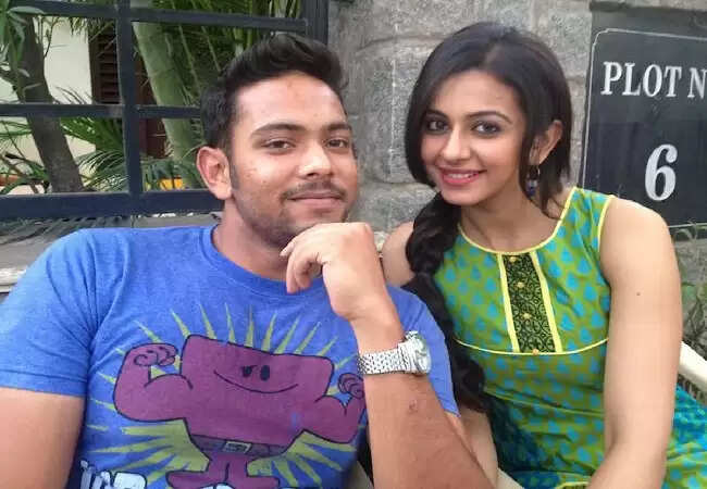 रकुल प्रीत सिंह के भाई अमन का नाम ड्रग्स मामले में आया, पुलिस कर रही है तलाश