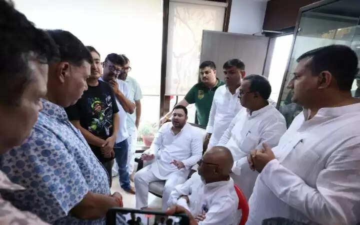 बिहार के उद्योगपति गोपाल खेमका का अंतिम संस्कार, तेजस्वी यादव ने नीतीश सरकार पर उठाए सवाल