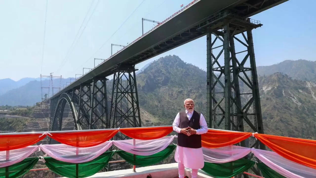 प्रधानमंत्री मोदी ने जम्मू-कश्मीर रेलवे परियोजना का उद्घाटन किया: 141 साल पुराना सपना हुआ साकार