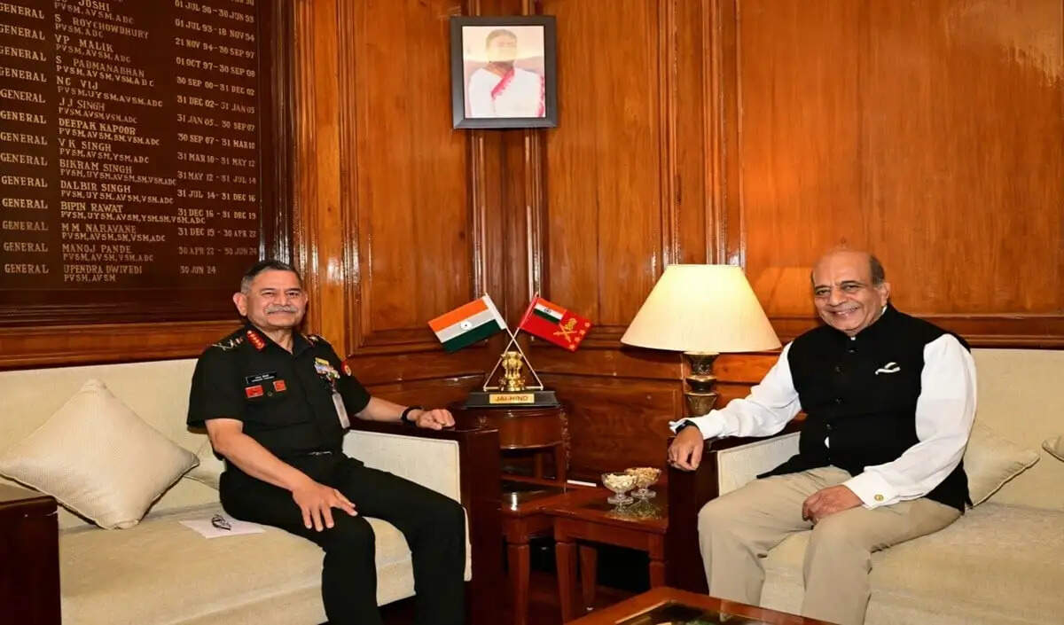 भारत और बांग्लादेश के बीच रक्षा सहयोग पर चर्चा