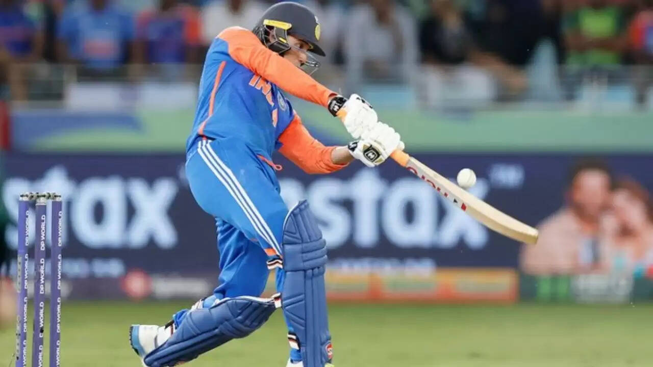 अभिषेक शर्मा ने टी20 में सबसे कम गेंदों में 50 छक्के लगाने का विश्व रिकॉर्ड बनाया