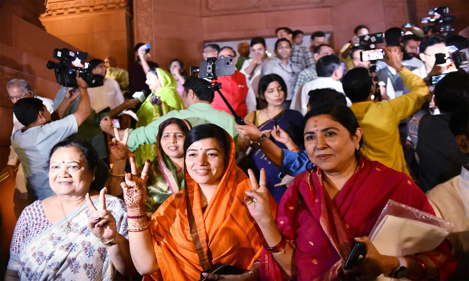 महिला आरक्षण पर राजनीतिक नाटक: क्या भाजपा को मिलेगा लाभ?