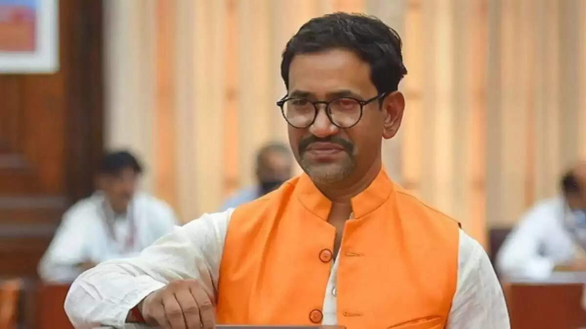 निरहुआ ने ठाकरे भाइयों को दिया चुनौती, बोले 'मैं मराठी नहीं बोलता'