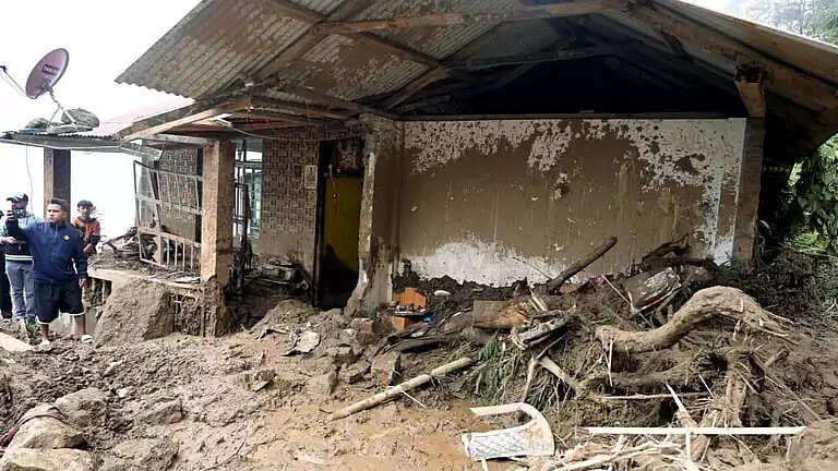 उत्तर बंगाल आपदा : मातमगाह बनी मॉडल विलेज, बाढ़ में बह गए लोगों के सपने