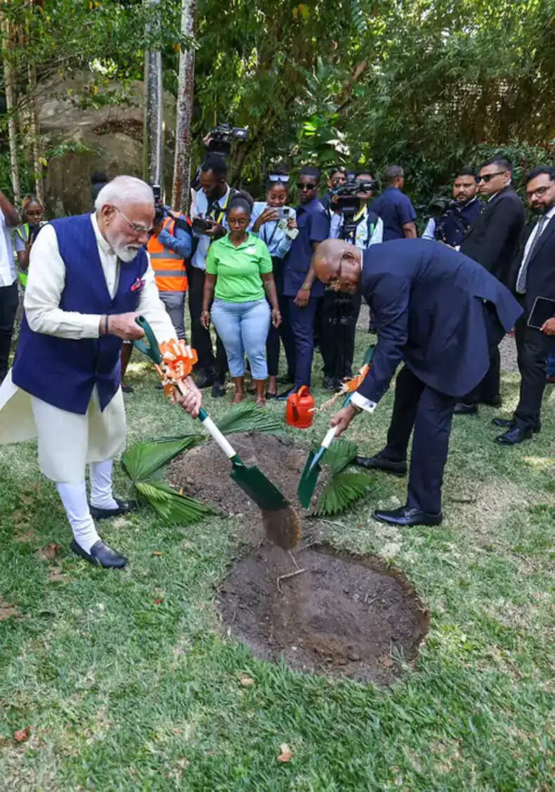 पीएम मोदी का सेशेल्स दौरा: 50वें राष्ट्रीय दिवस समारोह में मुख्य अतिथि