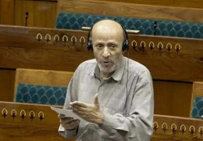 इंजीनियर रशीद ने ईरान में पीड़ित बच्चों के लिए एक महीने की सैलरी दान करने का किया ऐलान