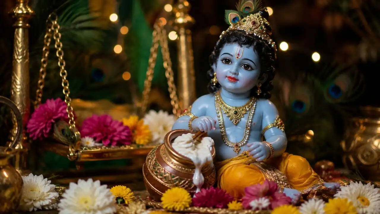 जन्माष्टमी पर अपनों को भेजें ये खास शुभकामनाएं