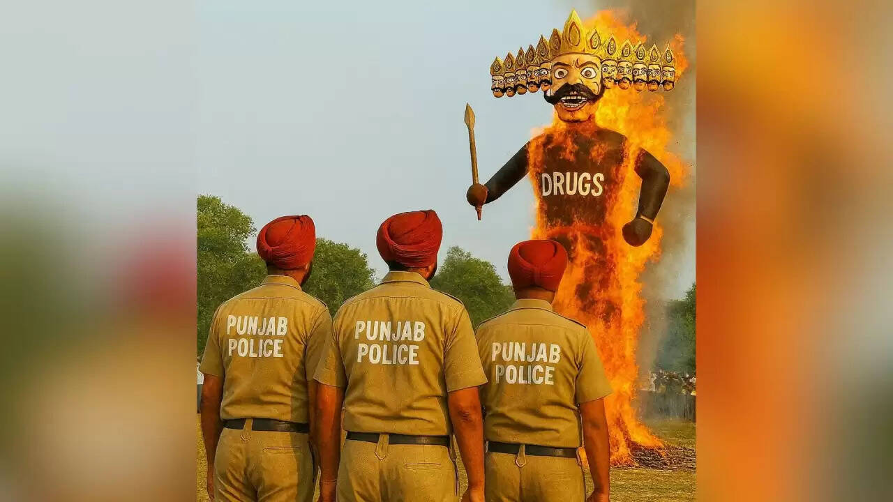 दशहरे पर पंजाब में नशे के खिलाफ अनोखी पहल: 'नशे का दानव' जलाकर जागरूकता बढ़ाई गई