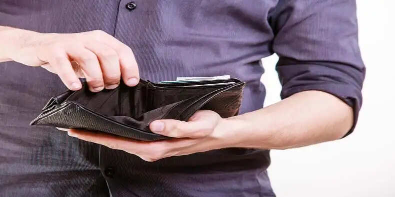 धन हानि के पीछे के ग्रह: जानें कैसे करें आर्थिक स्थिरता प्राप्त