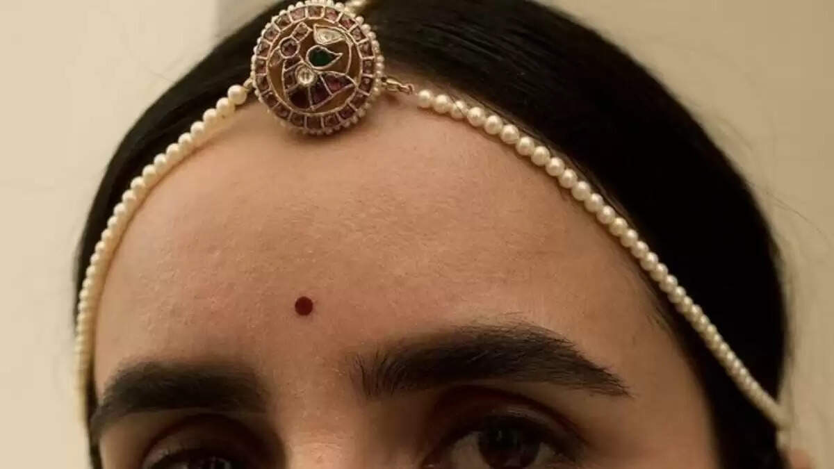 हरियाली तीज 2025: ट्रेंडिंग मांगटीका डिज़ाइन जो आपके लुक को बनाएंगे खास