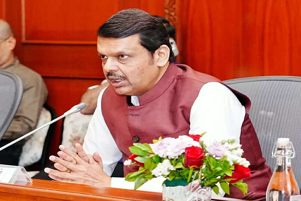 महाराष्ट्र विधानसभा में कृषि मंत्री का रमी खेलना बना विवाद का विषय