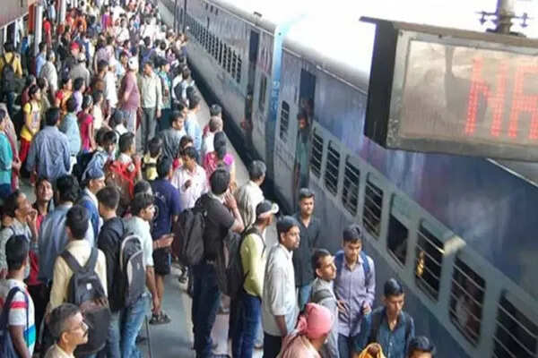 भारतीय रेलवे स्टेशनों पर यात्री होल्डिंग एरिया का विकास