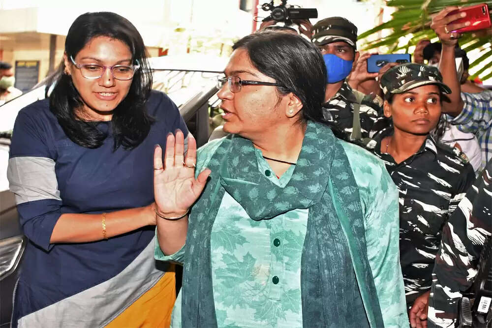 आईएएस अधिकारियों की गिरफ्तारी: एक नई परिघटना