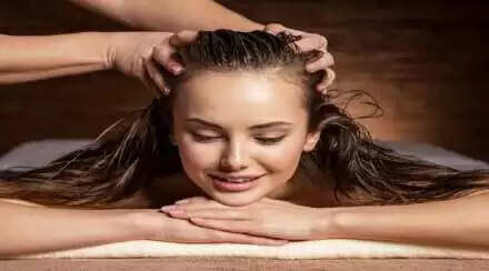 बालों में तेल लगाने के दौरान होने वाली सामान्य गलतियाँ और उनके समाधान