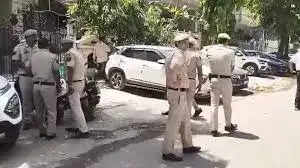 दिल्ली में आईआरएस अधिकारी की बेटी की हत्या, संदिग्ध नौकर पर शक