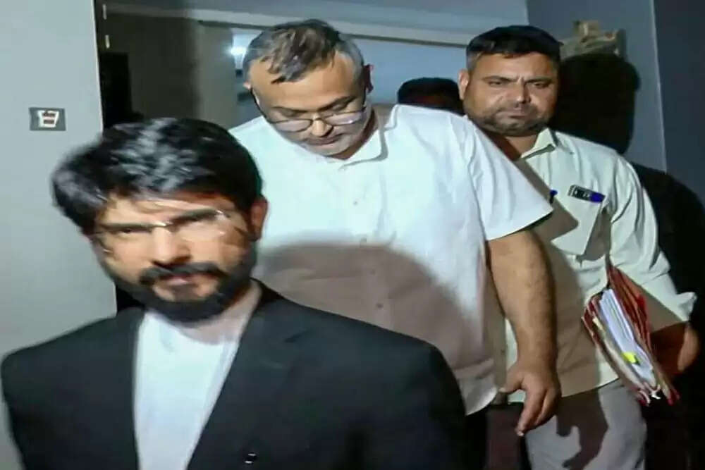 ममता बनर्जी की चुनावी चुनौती: ईडी की कार्रवाई और आईपैक की गिरफ्तारी