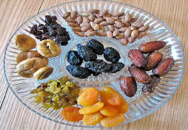 ड्राई फ्रूट्स का सेवन: जानें अधिक मात्रा में खाने के नुकसान