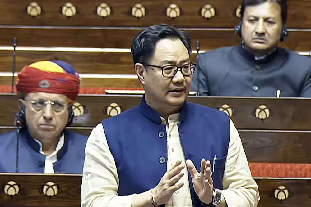 कांग्रेस को चुनाव आयोग के सामने अपनी चिंताएं रखनी चाहिए: किरेन रिजिजू