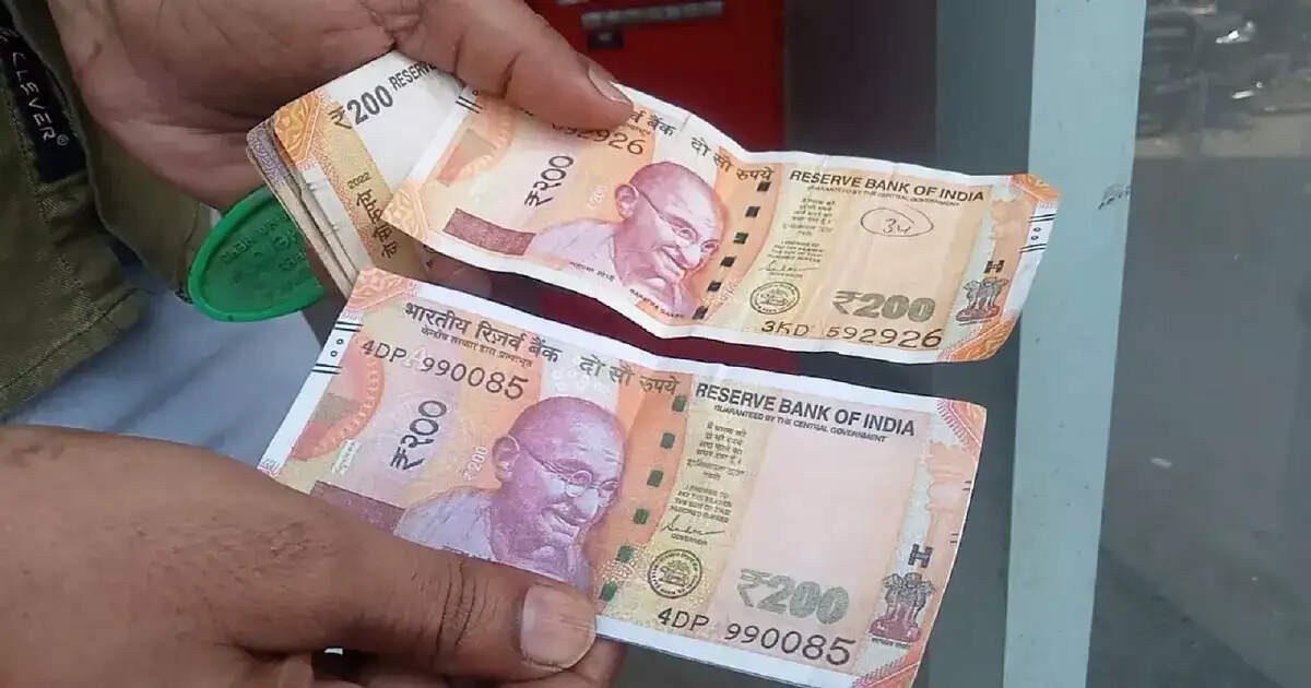 फर्रुखाबाद में एटीएम से निकले नकली नोटों का मामला, जानें क्या करें?