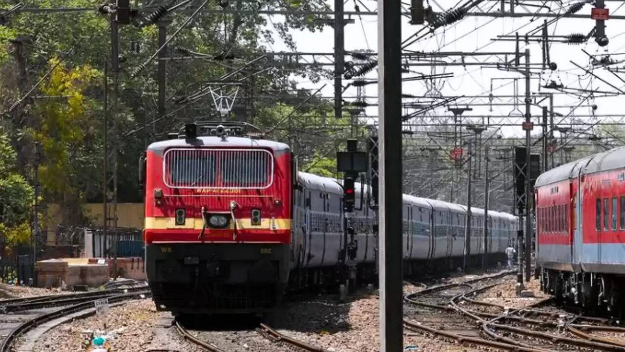 दिवाली और छठ पूजा पर भारतीय रेलवे का बड़ा कदम: 12,000 स्पेशल ट्रेनें चलाने की योजना