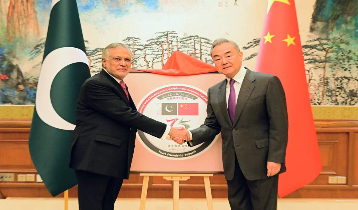 चीन और पाकिस्तान के रिश्तों में खटास, ट्रंप के साथ मुल्ला मुनीर की मुलाकात पर उठे सवाल