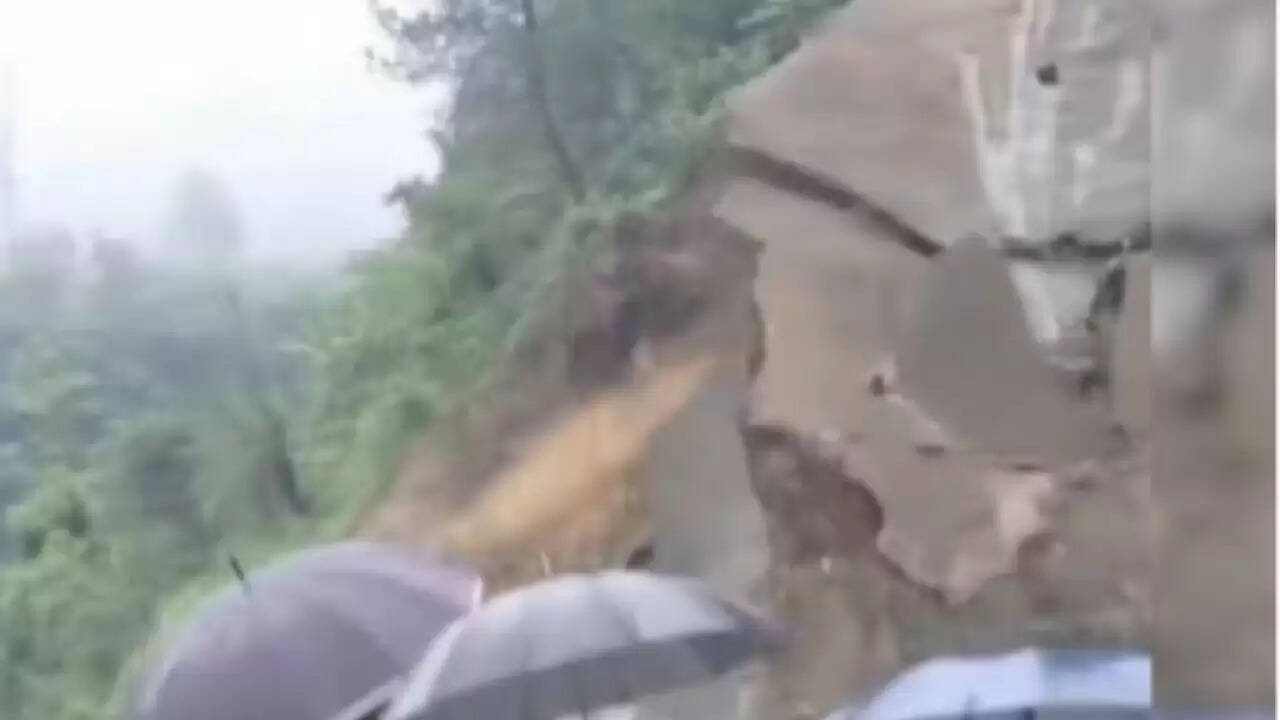 हिमाचल प्रदेश में बारिश से जनजीवन प्रभावित, लैंडस्लाइड से नुकसान
