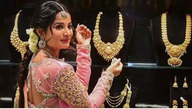 सोने और चांदी की कीमतें फिर से रिकॉर्ड स्तर पर पहुंचीं