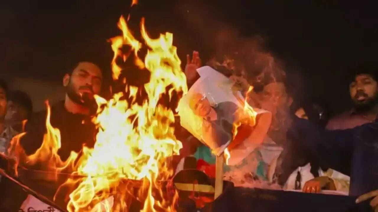 बांग्लादेश में हिंदू व्यापारी पर हमला: क्या है पीछे की कहानी?