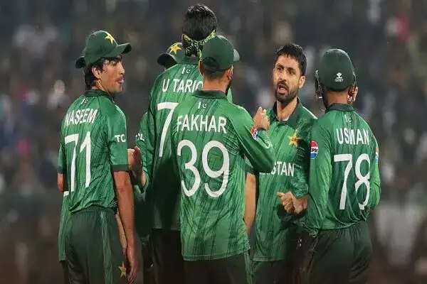 पाकिस्तान क्रिकेट बोर्ड ने T20 वर्ल्ड कप में हार के बाद खिलाड़ियों पर लगाया जुर्माना