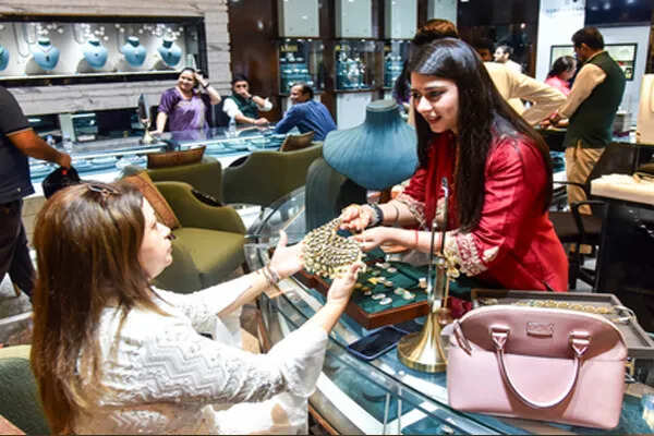 भारत में ज्वेलरी: 86% लोग इसे संपत्ति मानते हैं, नई पीढ़ी का बदलता रुख